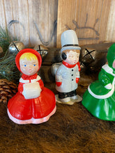 Load image into Gallery viewer, Set of 4 Carolers