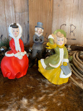 Load image into Gallery viewer, Set of 3 Ceramic Carolers