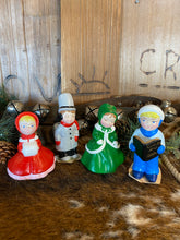 Load image into Gallery viewer, Set of 4 Carolers