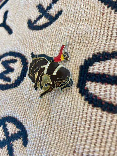 Bay Bronc and Rider Pin